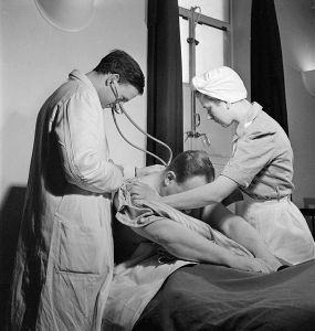 Lääkäri ja hoitaja, 1943